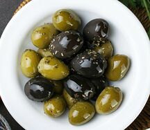 Оливки и маслины