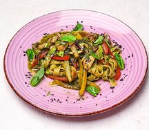 Овощная паста с грибами и соусом из петрушки