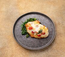 Эскалоп из куриного филе с томатами