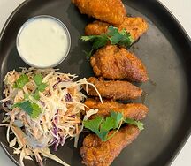 Куриные крылышки Буффало с соусом дорблю