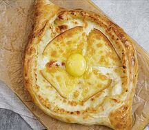 Хачапури по-аджарски четыре сыра