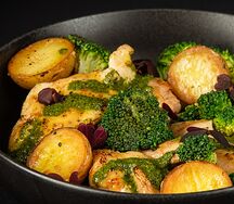 Цыпленок в горчичном соусе с картофелем и брокколи