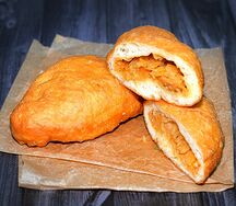 Пирожок печеный с капустой
