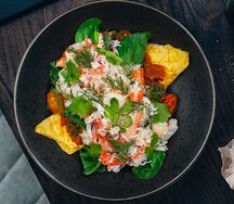 Краб с омлетом и пак-чой
