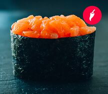 Гункан с копчёным лососем