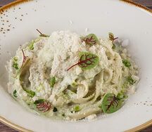 Паста с цыпленком и соусом песто