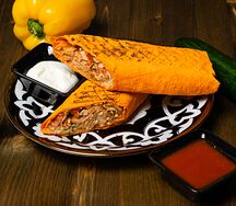 Шаурма из курицы в сырном лаваше