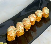 Хрустящий рис с лососем