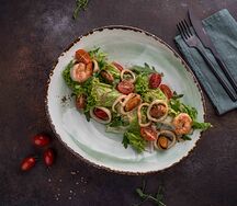 Легкий салат с морепродуктами