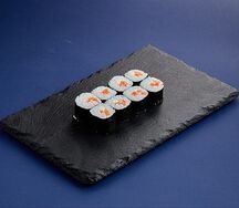 Маки с лососем