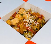 Вок рис с лососем