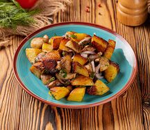 Жареная картошка с грибами и луком