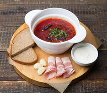 Борщ с черносливом и чесночными пампушками