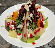 Фруктовый Салат с клюквенно-винным соусом 