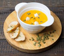 Крем-суп из тыквы и козьим сыром