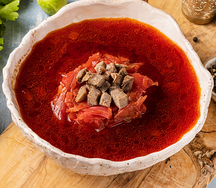 Борщ с говядиной *со сметаной и хлебом