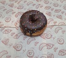 Донат шоколадный