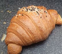 Круассан с сыром и ветчиной