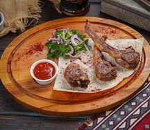 Каре ягнёнка на углях