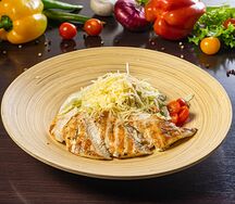 Салат Цезарь с курицей