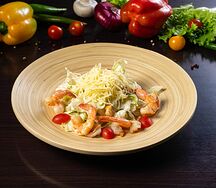 Салат Цезарь с креветками