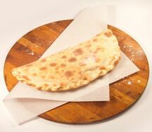 Кальцоне с грибами и сыром