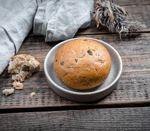 Булочка с зеленью и чесноком