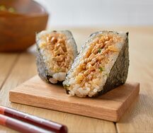 Онигири с курицей терияки