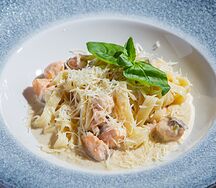 Феттучини с лососем