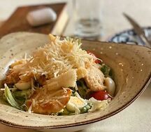 Салат Цезарь с курицей