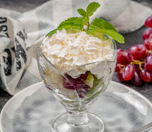 Фруктовый салат со сливками