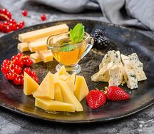 Ассорти европейских сыров