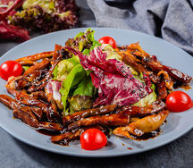 Теплый салат с куриной печенью