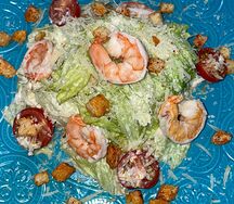 Салат Цезарь с креветками
