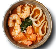 Том Ям с лапшой и морепродуктами