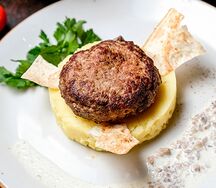 Бифштекс рубленный с картофельным пюре