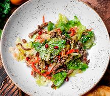 Салат с говяжьей грудинкой