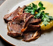 Говяжьи щечки с картофельным пюре