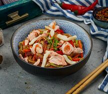 Wok с морепродуктами и овощами