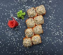 Запеченный ролл с тунцом и авокадо