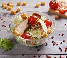 Салат Цезарь с курицей