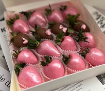 Клубника в шоколаде Pink