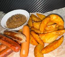 Ассорти колбасок с картофельными дольками