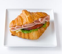Круассан с ветчиной из индейки