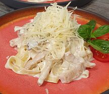 Феттуччине с грибами и курицей