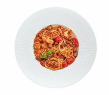 Паста с морепродуктами в томатном соусе