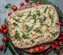 С лососем и креветками Римская