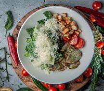 Цезарь с курицей