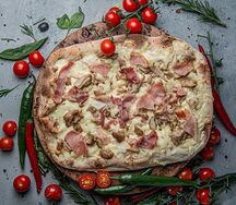 С курицей и беконом Римская