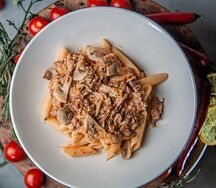 Пенне с томленой говядиной и грибами